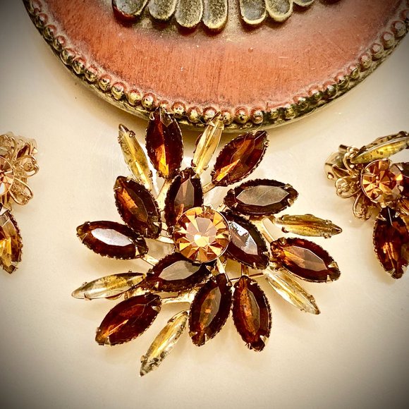 Vintage CATHE Signed Amber Swirl Brooch and Earrings Set - Picture 1 of 5